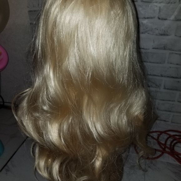 Wig - Picture 2 of 4